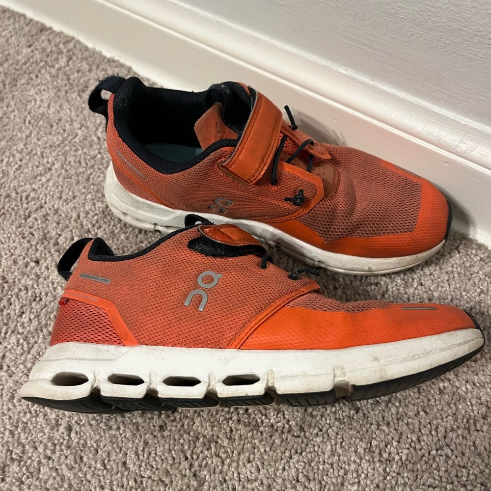 On Could Running Shoes Boys Size 2